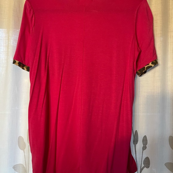 T-Shirt - Picture 2 of 3